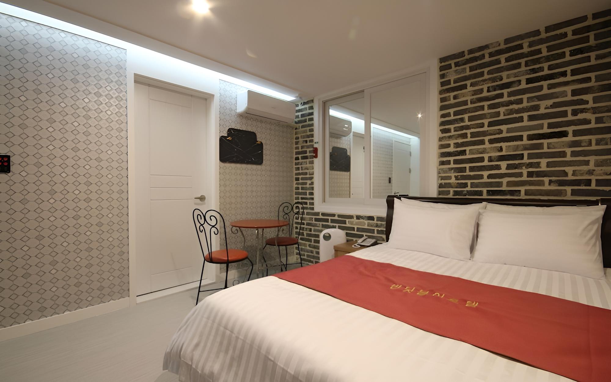 Room (Suite room (massage bed)) photo 3