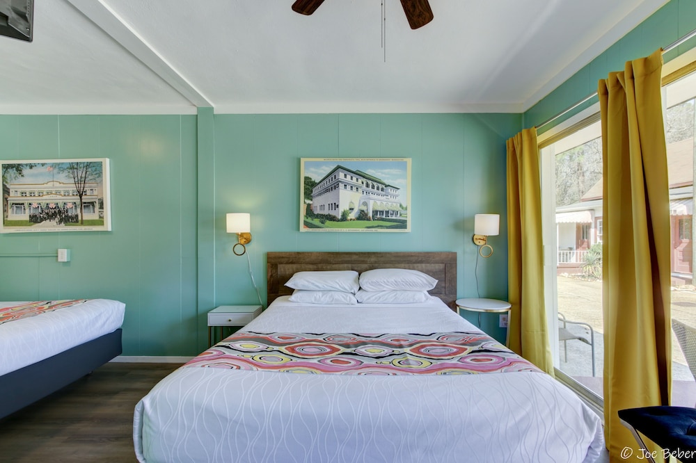 Classic Room, 2 Queen Beds, Non Smoking photo 3