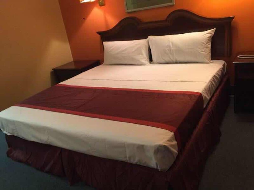 Deluxe Room, 1 King Bed, Non Smoking - Photo 5