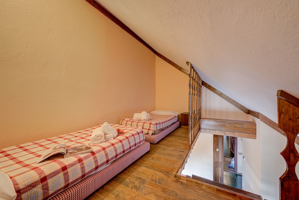 Family Apartment, 1 Bedroom, Mountainside (Grange Hike & Ski - 28d Sestriere) photo 1