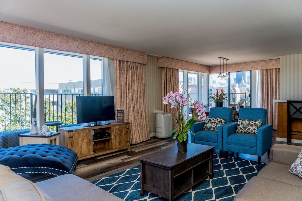 Luxury Penthouse, 2 Bedrooms, Kitchen, Partial Ocean View photo 2