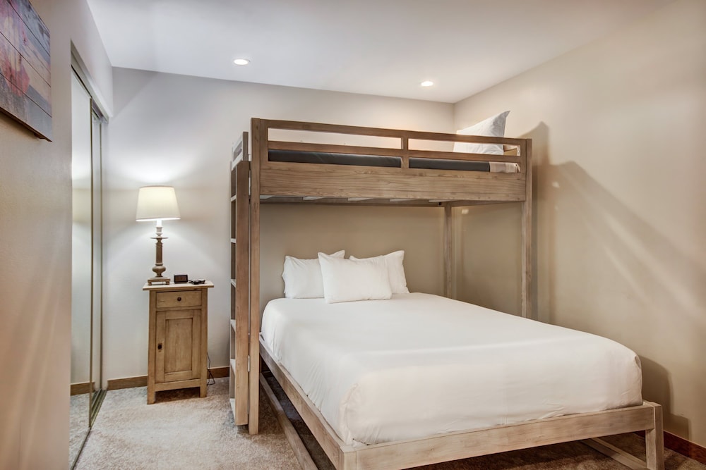 Condo, 2 Bedrooms