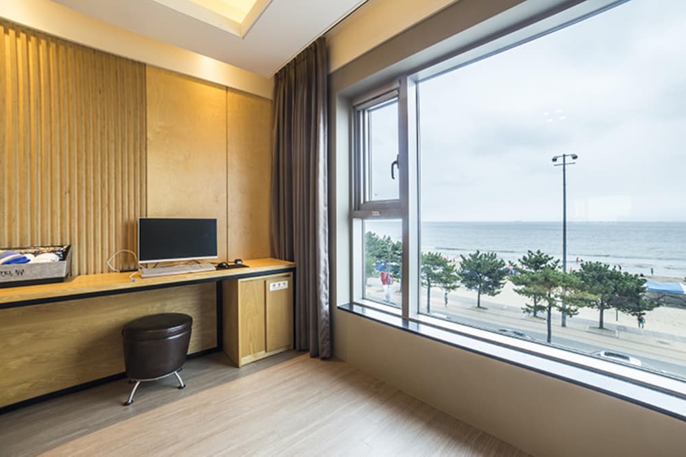 Deluxe Twin Room, Multiple Beds, Non Smoking, Ocean View - Photo 4