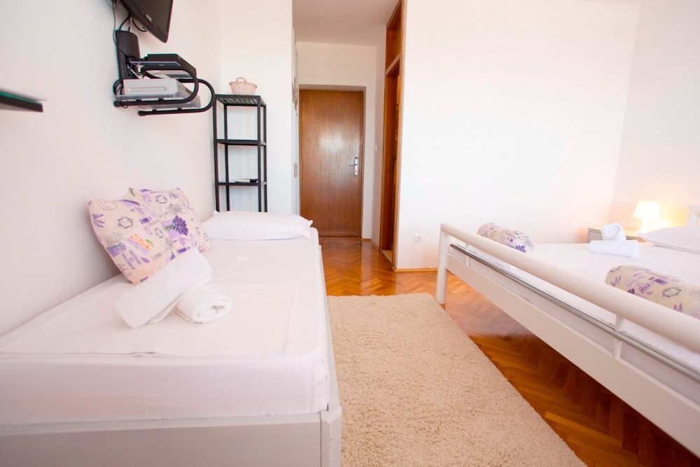 Apartment (Hope - 30m to the sea & seaview - R3()