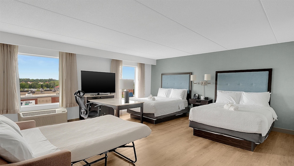 Studio, 2 Queen Beds, Refrigerator & Microwave