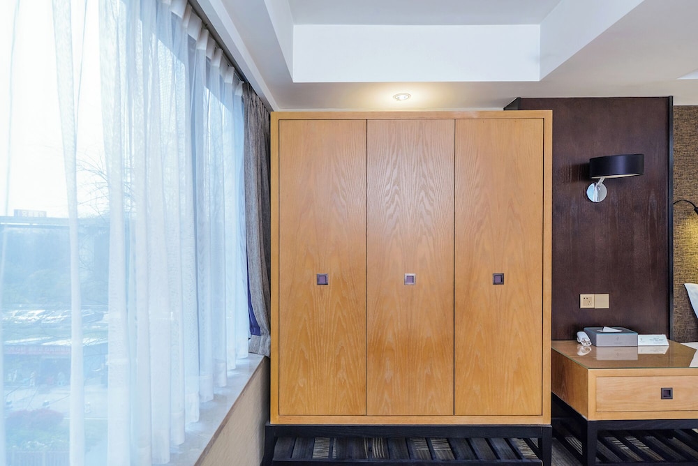Basic Single Room, City View photo 3