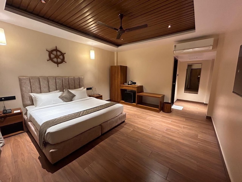 Premium Double Room, Balcony, Garden View