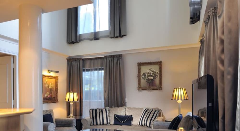 Two Bedroom Penthouse - Photo 7