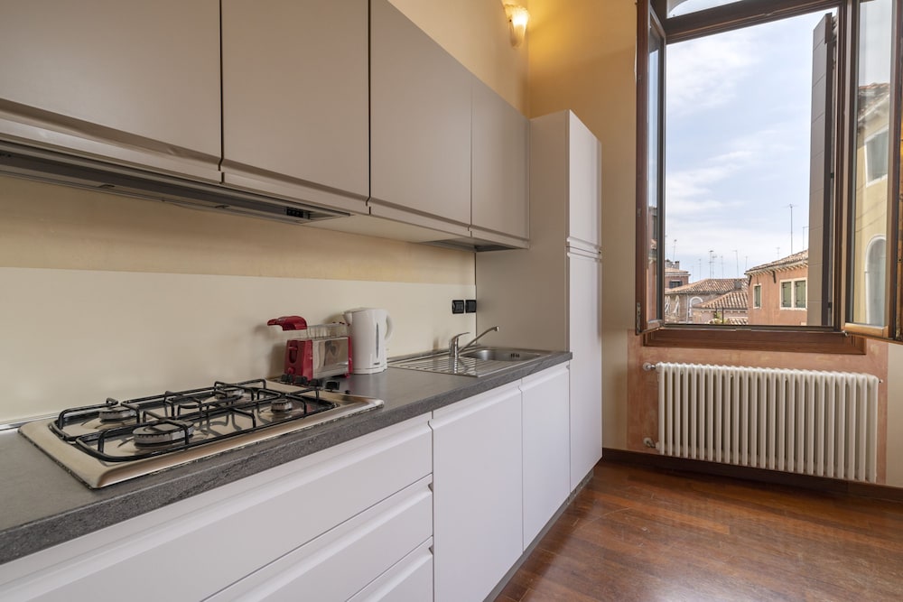 Apartment photo 2