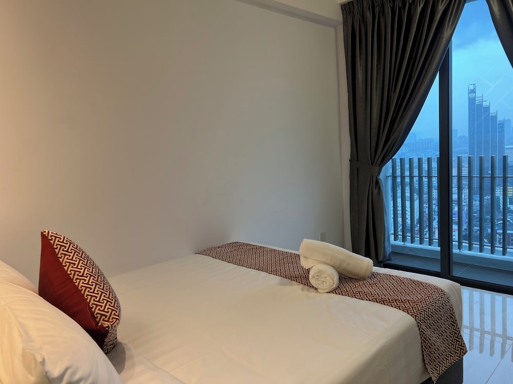 Family Studio Suite, Balcony, City View