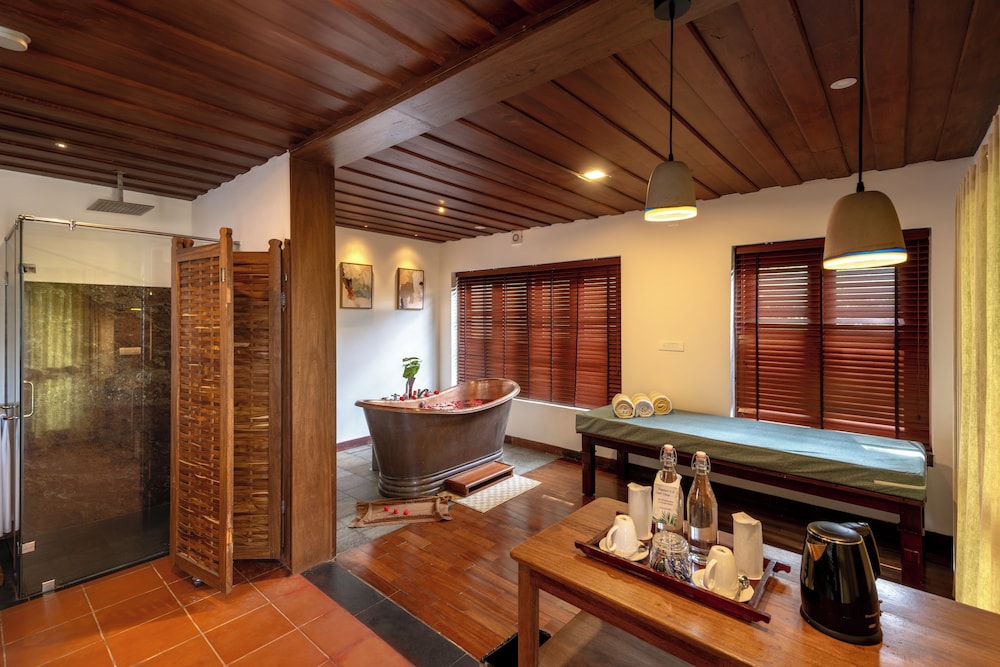 Honeymoon Suite with Plunge Pool photo 2