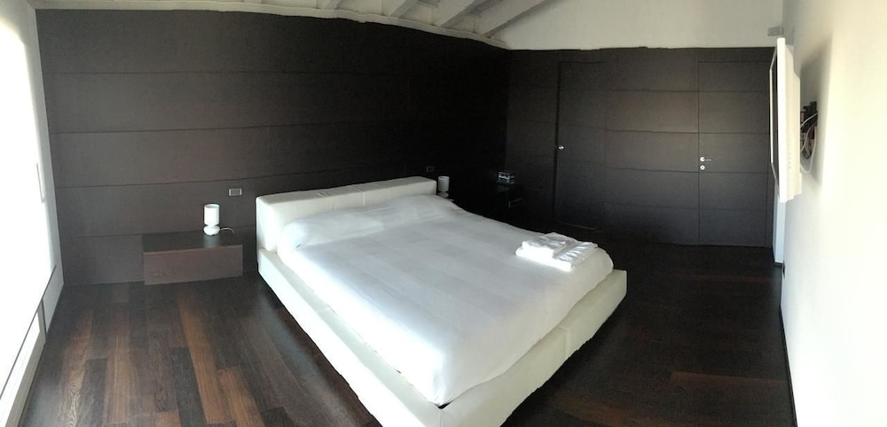 Suite, Terrace, Mountain View photo 1