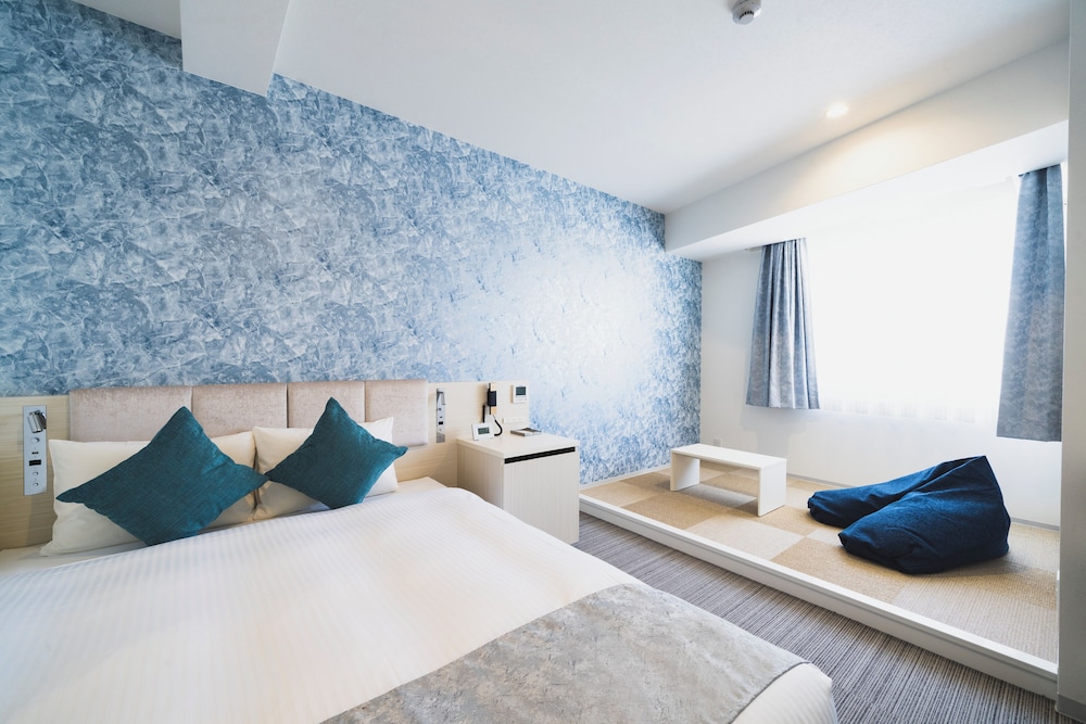 Japanese Western Style Double Room (1 Queen Bed& 1 Futon), Non Smoking - Photo 1