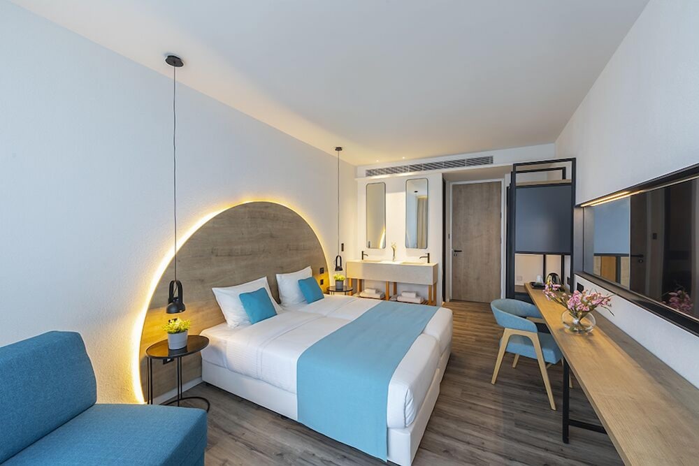 Deluxe Suite, Sea View (Front) - Photo 10