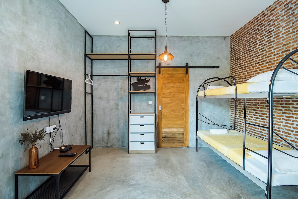 Four-Bedroom Villa - Photo 3
