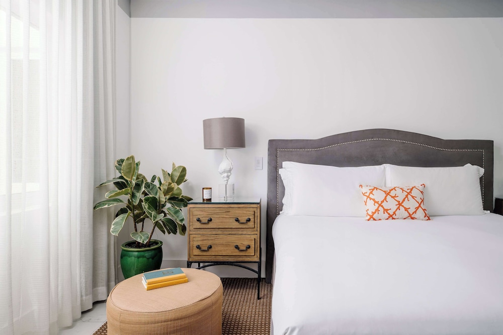 Studio Suite, 1 King Bed with Sofa bed, Accessible (Accessible)
