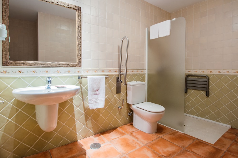 Twin Room - Photo 1