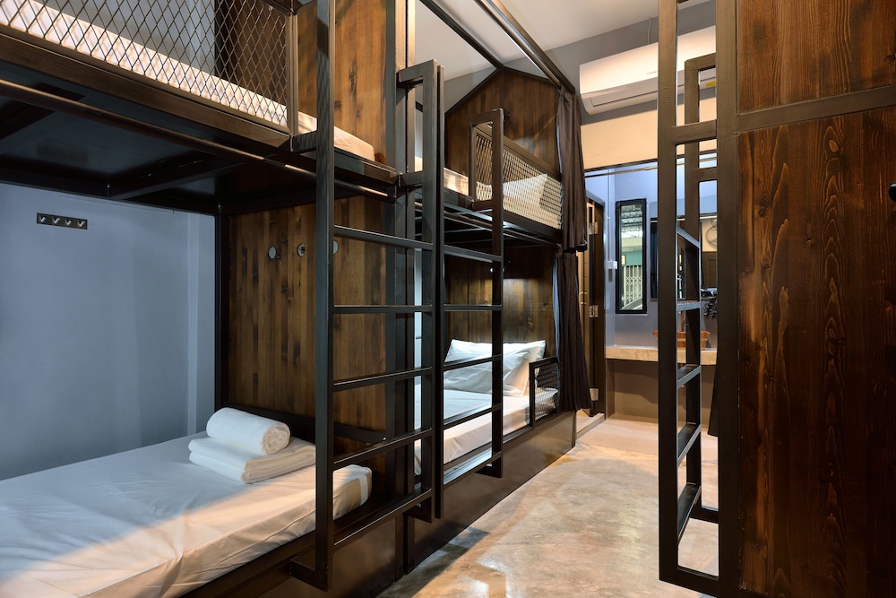 Family Single Room, Multiple Beds photo 3