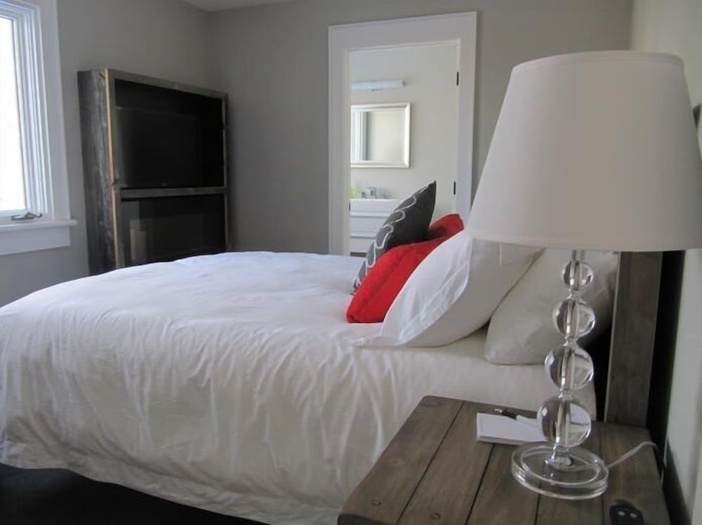 Escarpment Suite, 1 King Bed, Fireplace photo 2