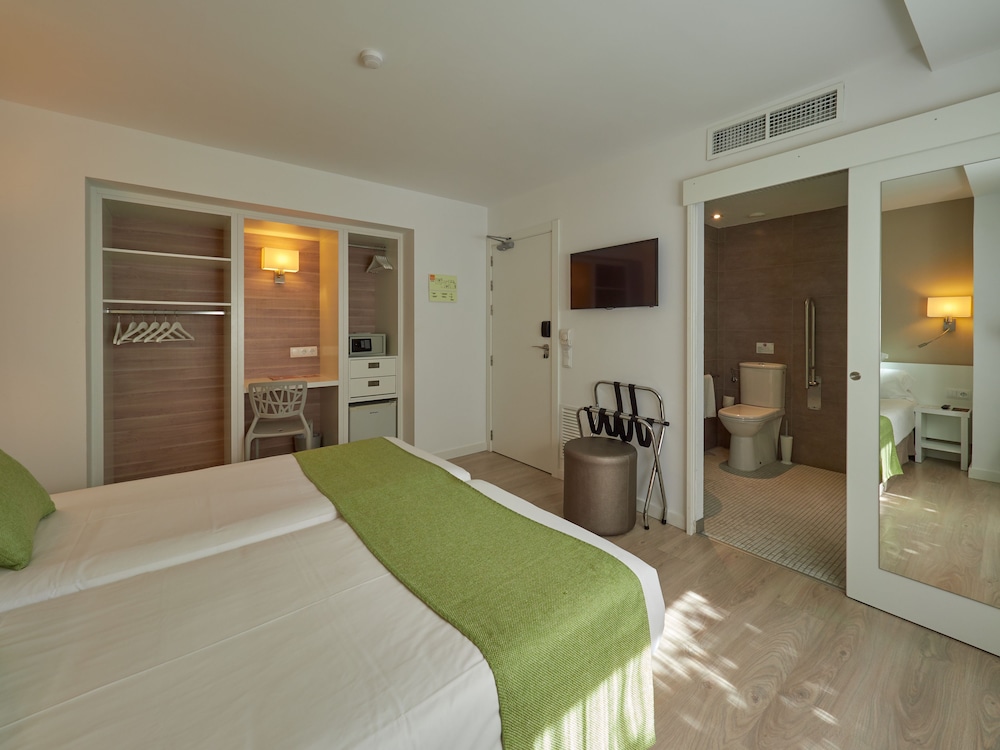 Standard Twin Room - Photo 9