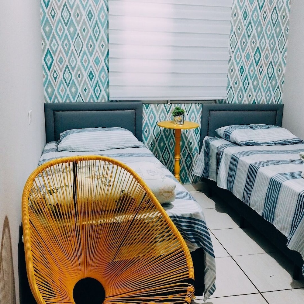 Twin Room, 2 Twin Beds, Shared Bathroom photo 3