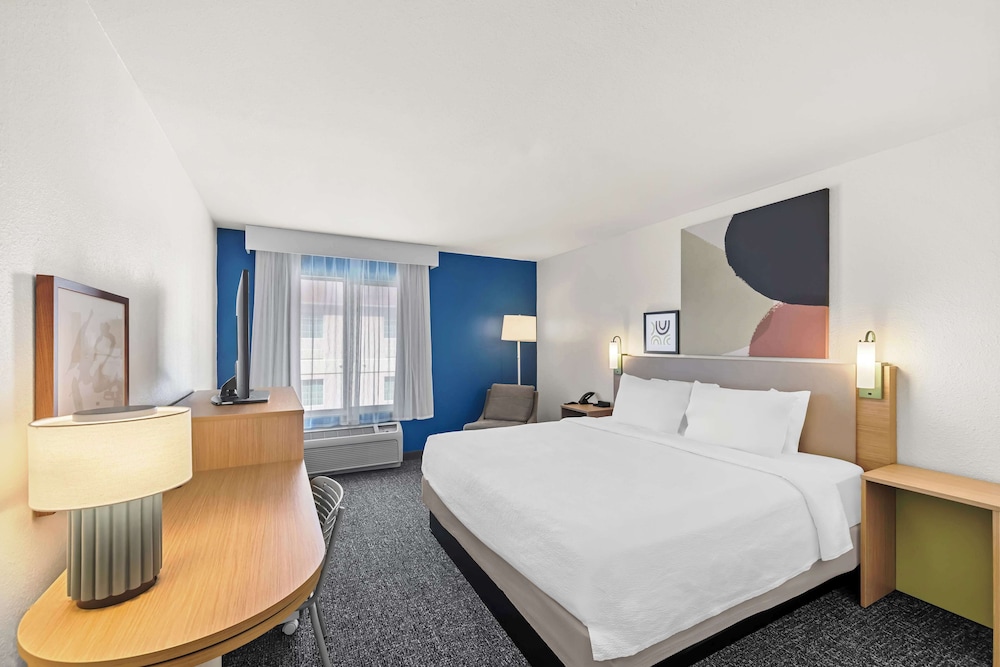 Room, 1 King Bed, Accessible (Mobility & Hearing, Roll-in Shower) - Photo 3