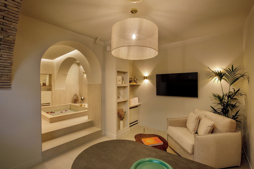 Superior Apartment, Annex Building (Via Croce 14)