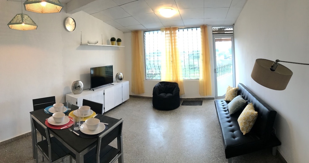 Design Studio Suite, 1 Queen Bed with Sofa bed, Kitchenette photo 2