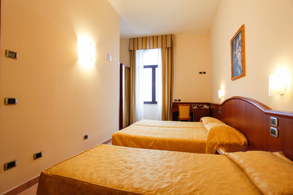 Superior Triple Room, Lake View photo 2