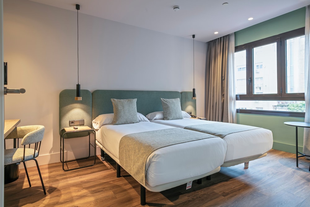 Superior Twin Room, 2 Twin Beds, City View