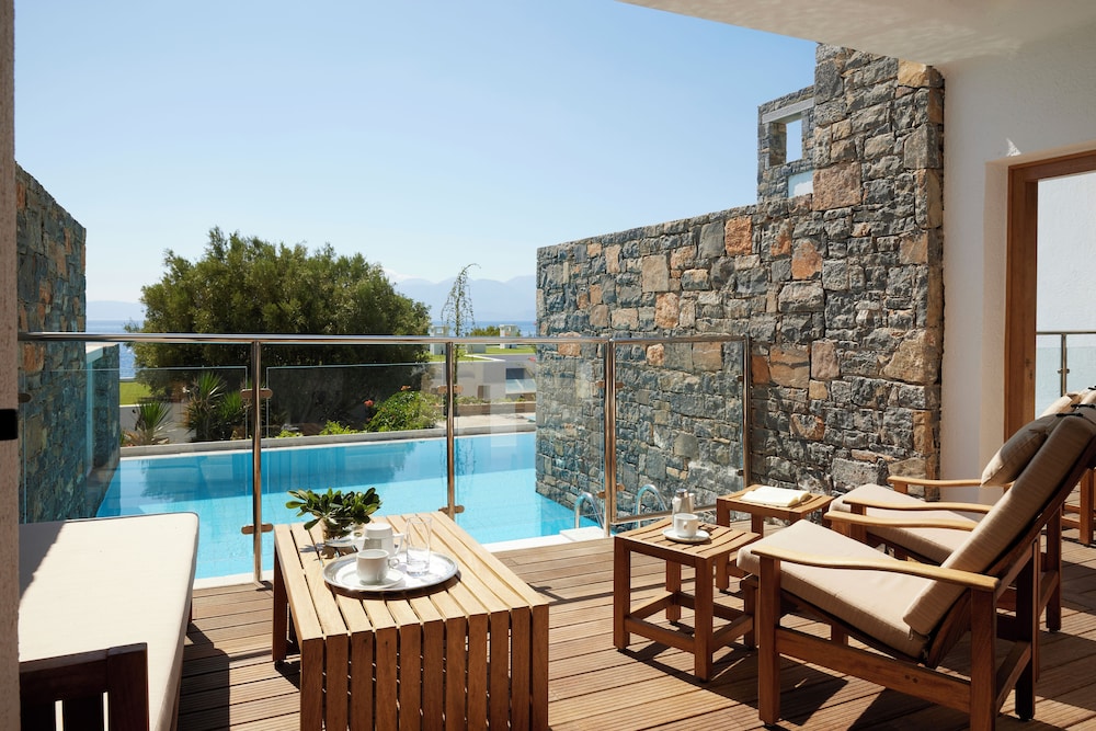 Peninsula Collection One-Bedroom Suite with Individual Pool photo 1