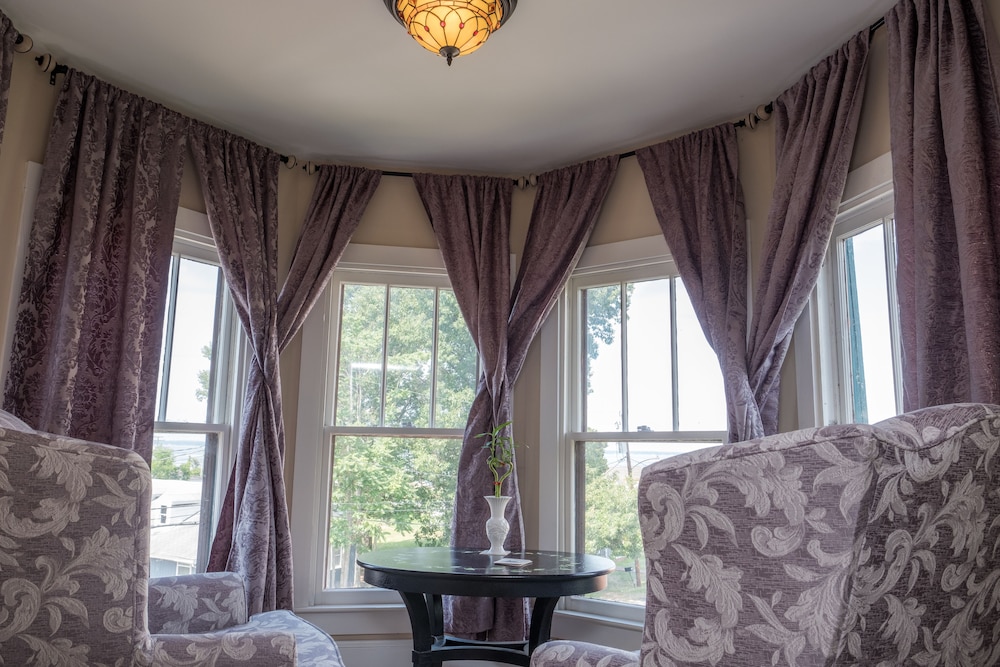 Premium Suite, 1 Queen Bed, Allergy Friendly, Tower photo 3