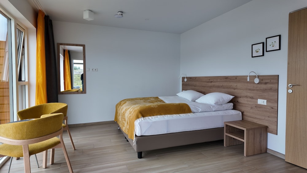 Suite, Lake View photo 3