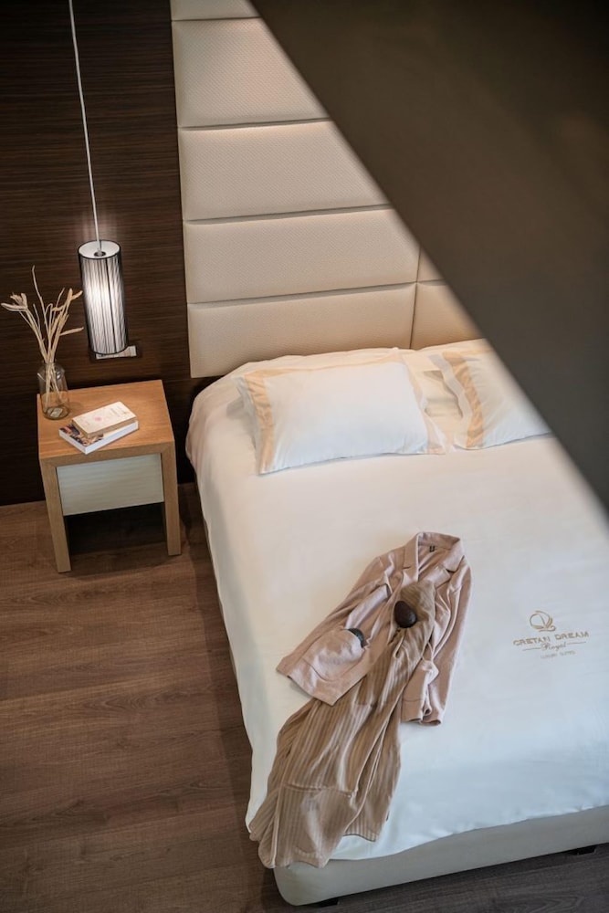 Luxury Maisonette with Private Pool & Sea View - Photo 6