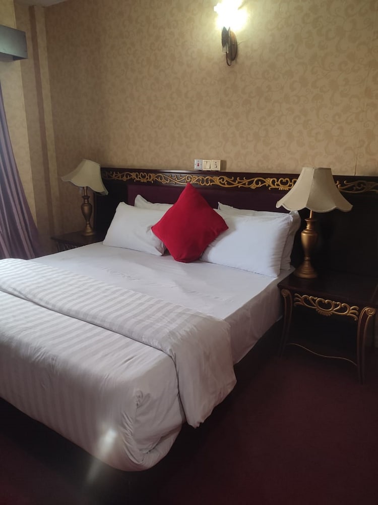 Executive Suite - Photo 5