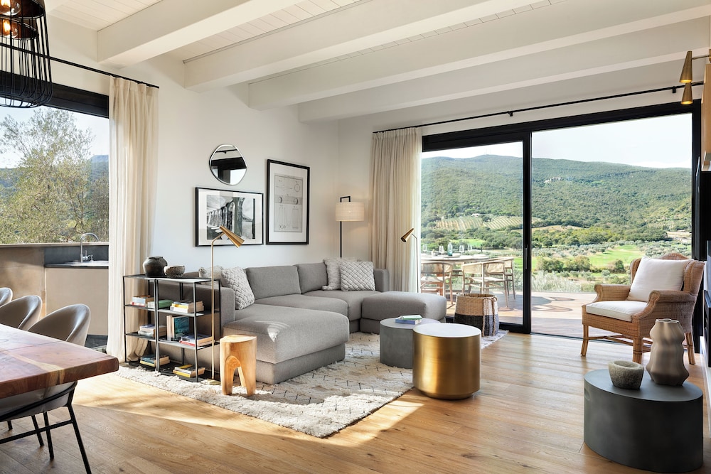 Villa, 4 Bedrooms, Hot Tub, Hill View photo 2