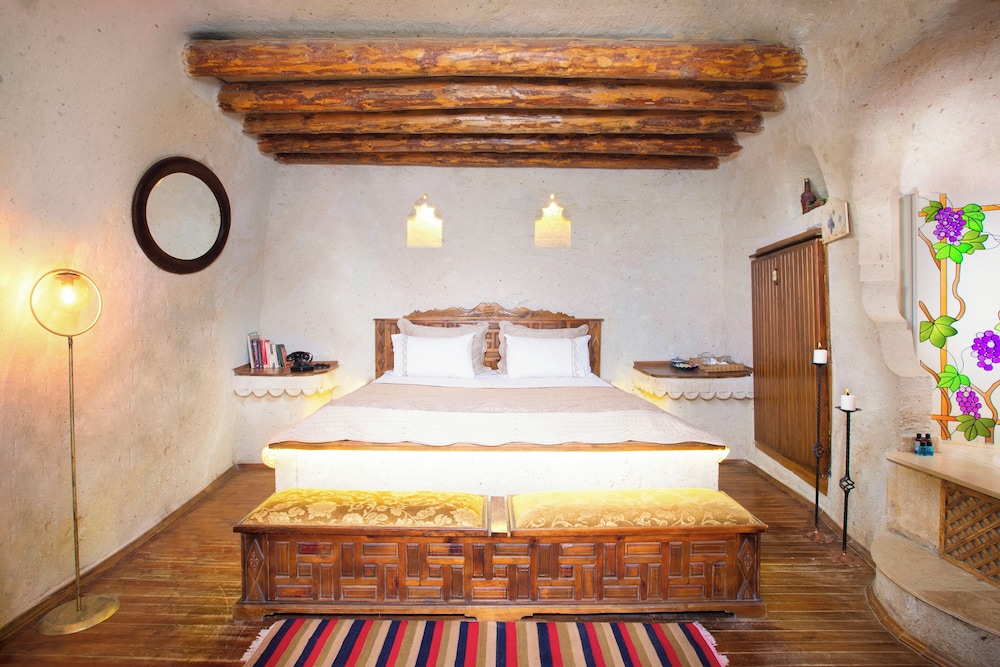 Green Honeymoon Suite photo 1