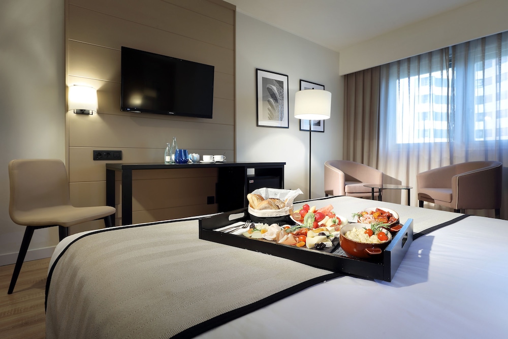 Double Room Single Use, City View
