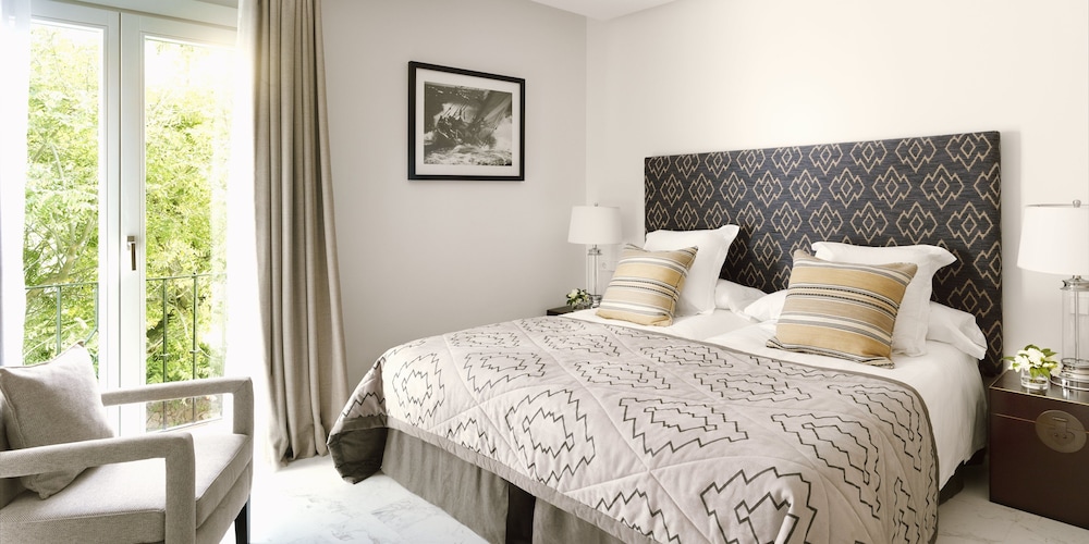 Two Bedroom Deluxe Suite (Non Smoking) photo 2