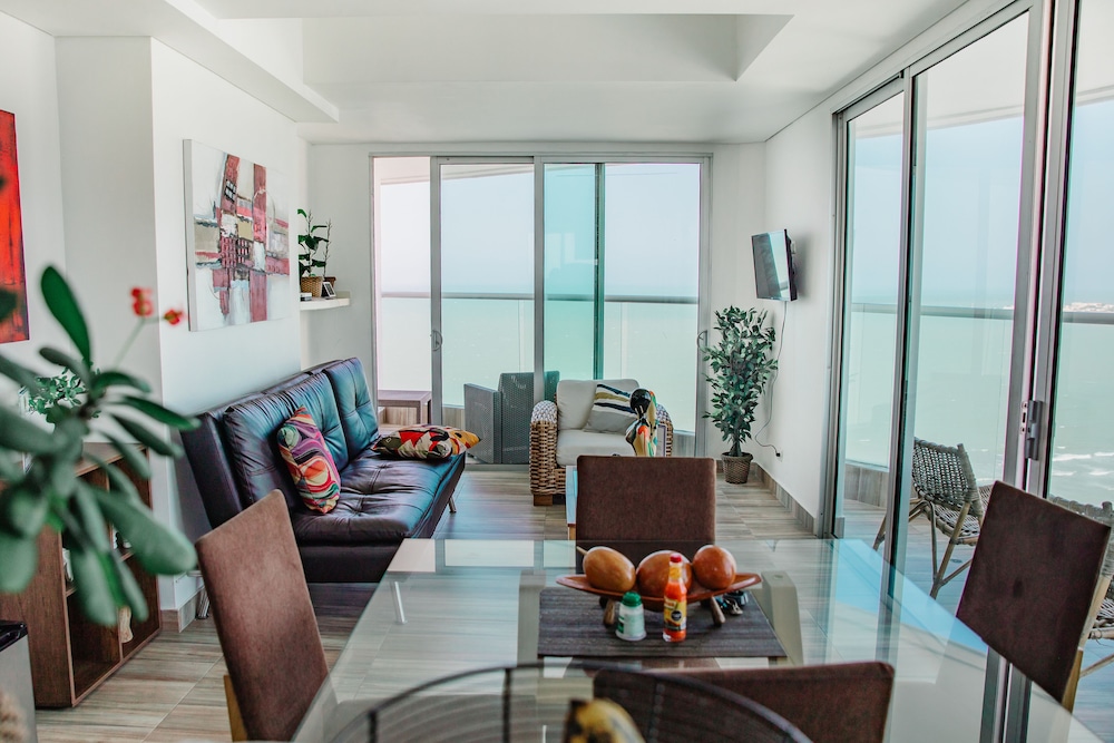 Luxury Suite, 2 Bedrooms, Ocean View, Beachside