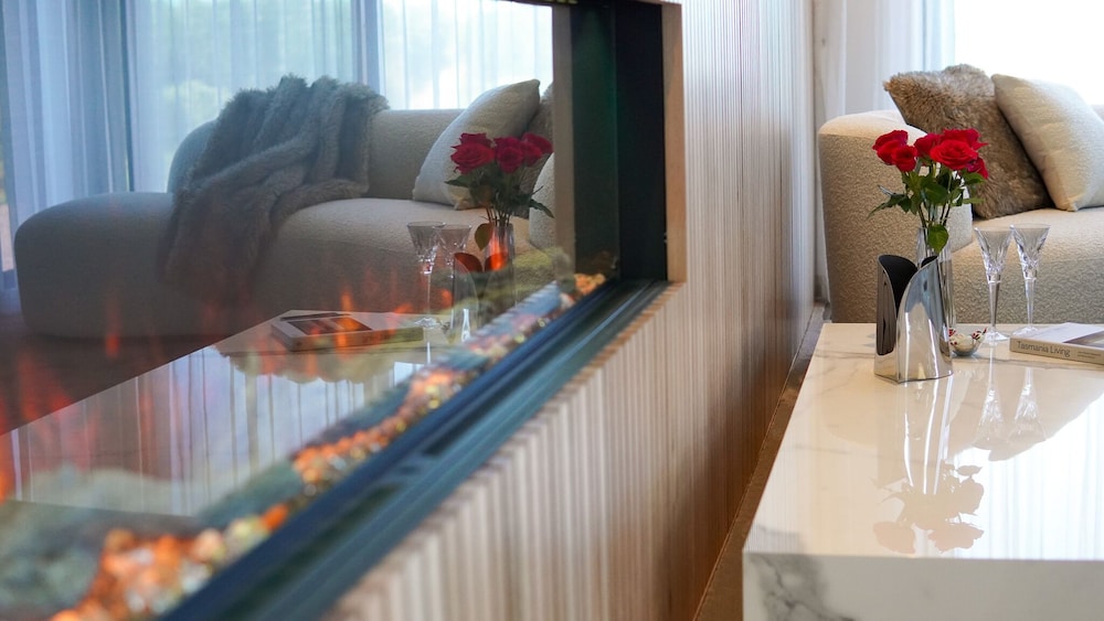 Signature Studio Suite, 1 King Bed photo 3