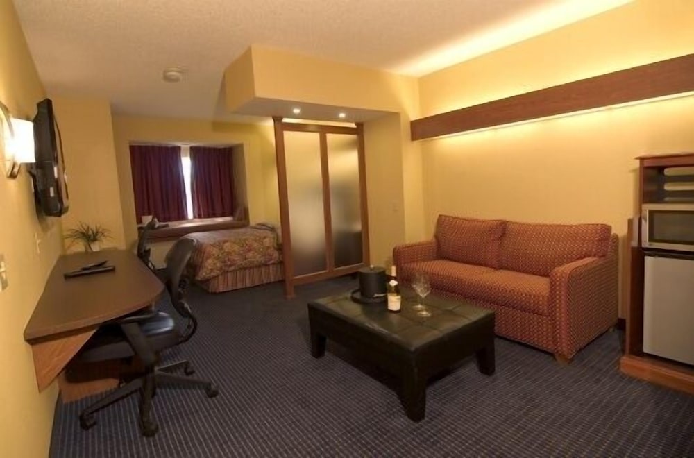 Junior Suite, 1 Queen Bed with Sofa bed, Accessible photo 1