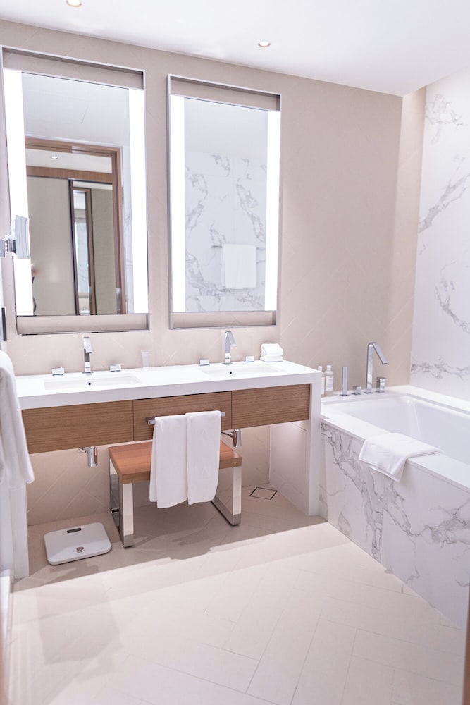 Luxury Apartment, 3 Bedrooms, Executive Level photo 2