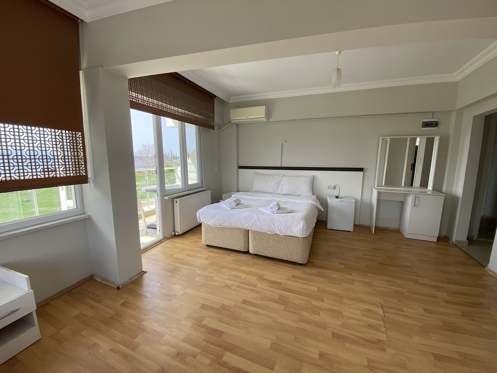 Basic Triple Room photo 3
