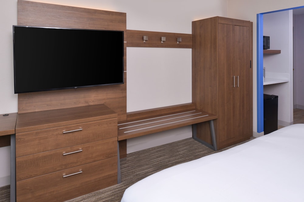 Suite, 1 King Bed, Accessible (Communications) - Photo 1