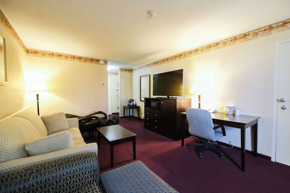 Suite, 1 King Bed, Fireplace - Photo 5