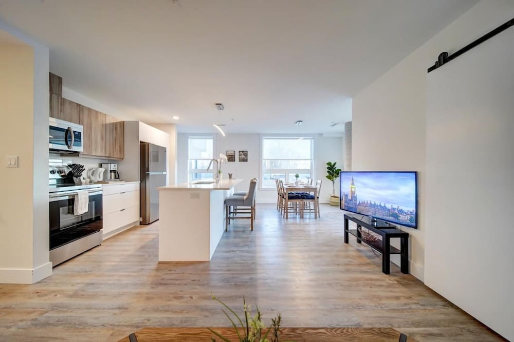 Stylish Modern Condo w Parking Location Coffee, Foto 12