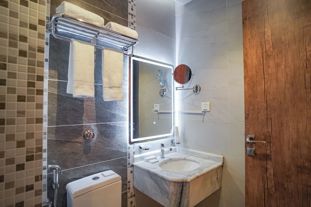 Standard Double or Twin Room - Photo 7