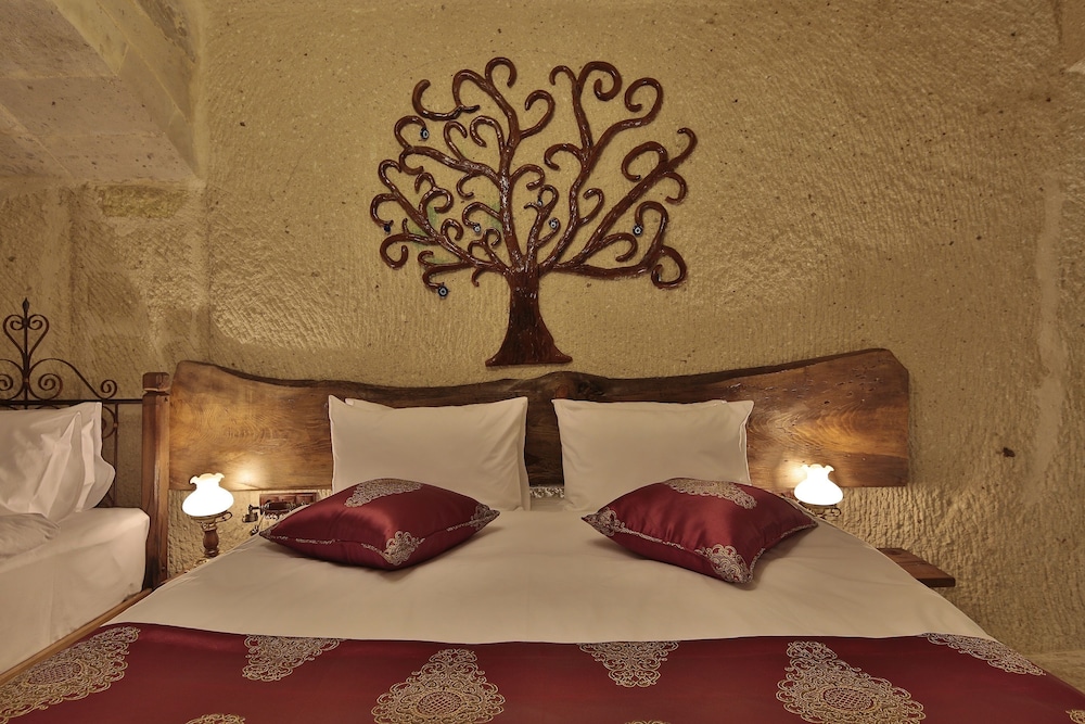 Honeymoon Suite, Hot Tub photo 3