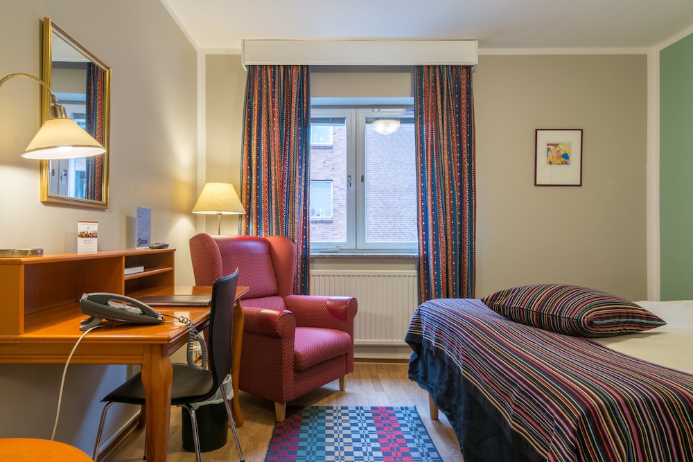 Standard Double Room, Non Smoking - Photo 15